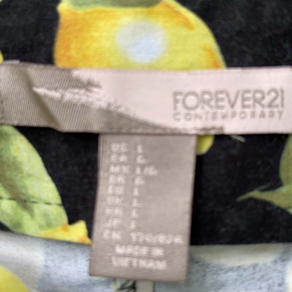 LAST CHANCE! F21 Lemon Print Shorts 🍋 - Picture 3 of 5